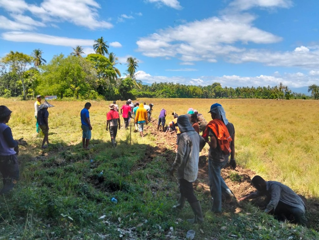 Gotong royong merupakan budaya yang terus dijaga oleh masyarakat Gampong Kulu.